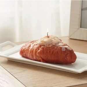 Croissant candle